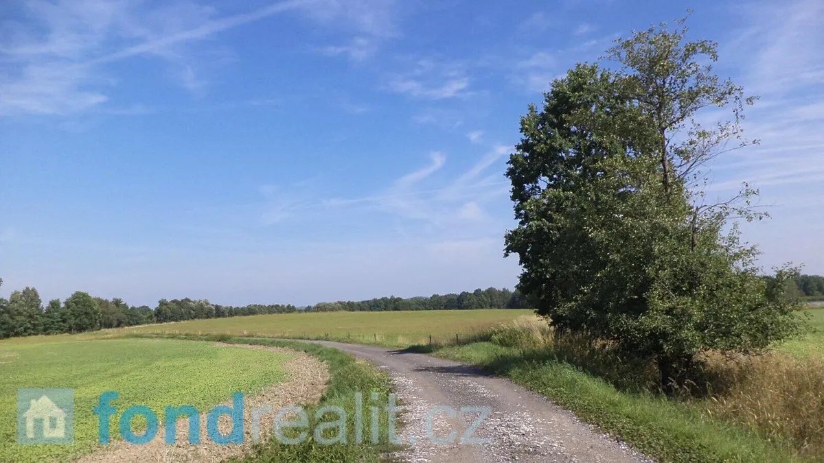 Prodej pozemku 3240 m²
